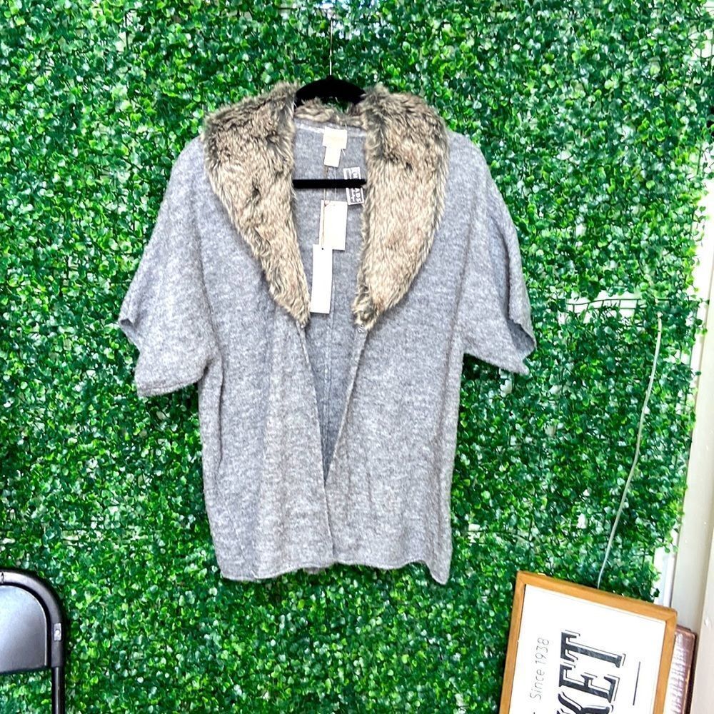 Chicos‎ sweater with faux fur collar